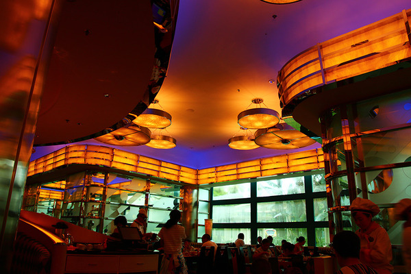 「ディズニー・ハリウッド・ホテル」の「シェフ・ミッキー」(C) Disney (C) Disney/Lucasfilm Ltd. (C) & TM Lucasfilm Ltd.