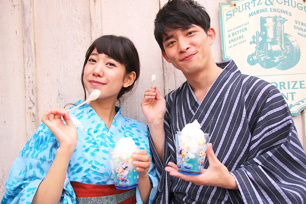 リバティ・ランディング・ダイナー「クリーム・シェイブアイス（ブルーゼリー＆レモンシロップ）、スーベニアカップ付き」（￥860）in東京ディズニーシー