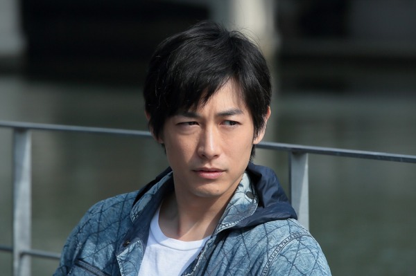 「喧騒の街、静かな海」