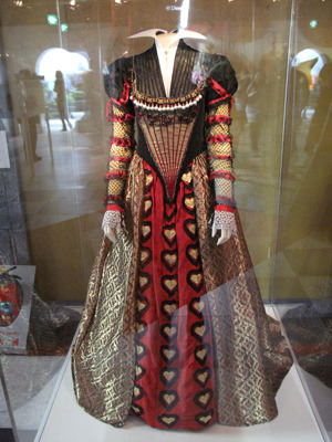 赤の女王（ヘレナ・ボナム＝カーター）の衣裳 photo:Yoko Saito