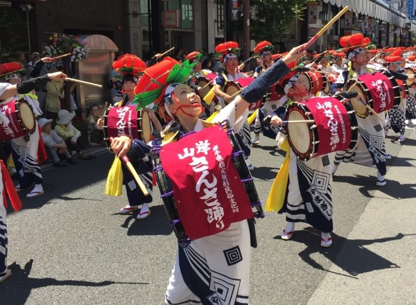 岩手県盛岡市の「山岸さんさ踊り」の様子