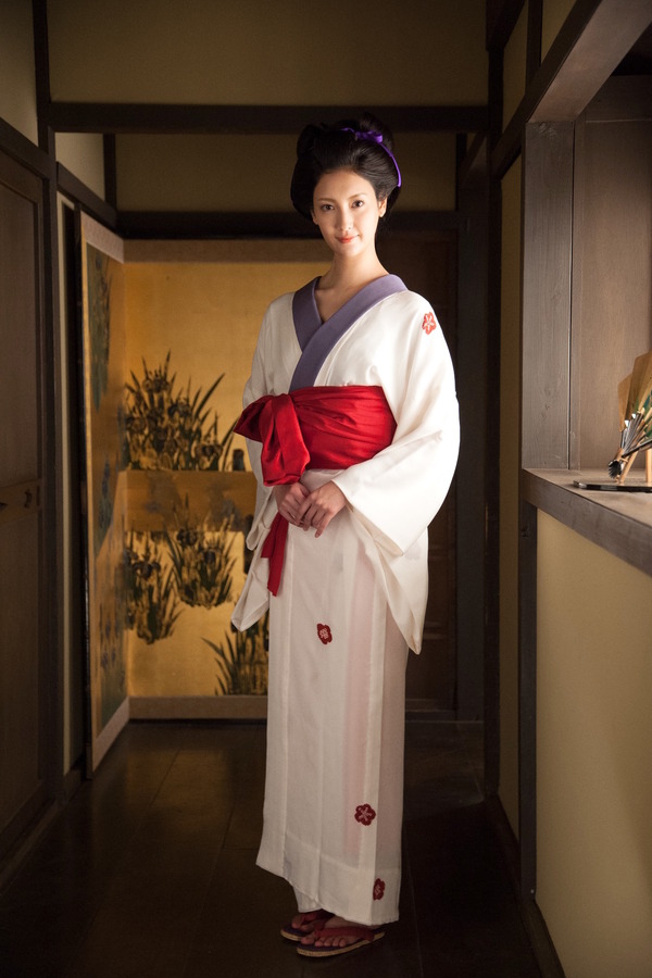 菜々緒 艶やかな着物で七変化 日本人として似合う女性でありたい 9枚目の写真 画像 Cinemacafe Net