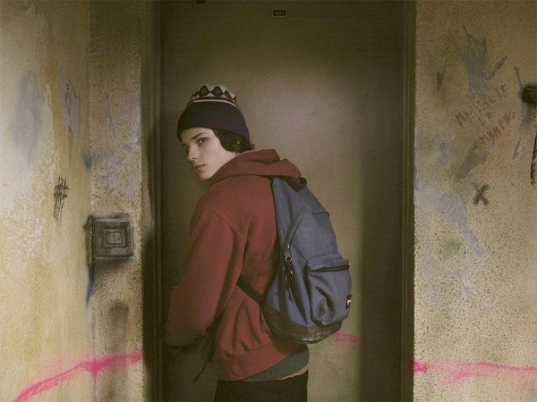 ジュール・ベンシェトリ『アスファルト』 （C）2015 La Camera Deluxe - Maje Productions - Single Man Productions - Jack Stern Productions - Emotions Films UK - Movie Pictures - Film Factory