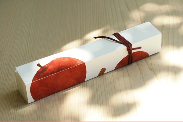HIGASHIYA「林檎とニッキの道明寺羹」パッケージ