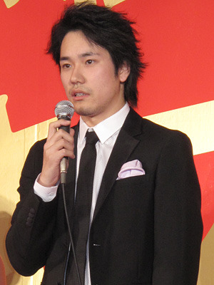 キスは“慎重派”な松山さん　photo：Yoko Saito