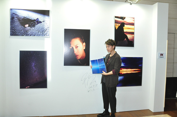 佐藤健デビュー10周年記念写真展