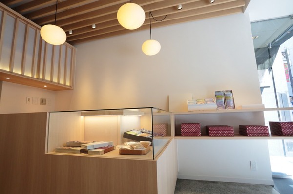 銀座 松崎煎餅 銀座すずらん通り店 1F内観