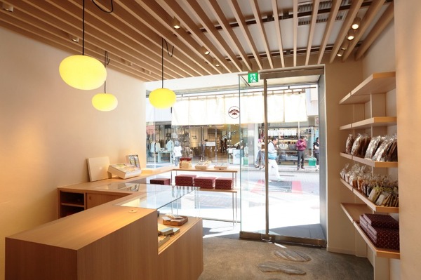 銀座 松崎煎餅 銀座すずらん通り店 1F内観