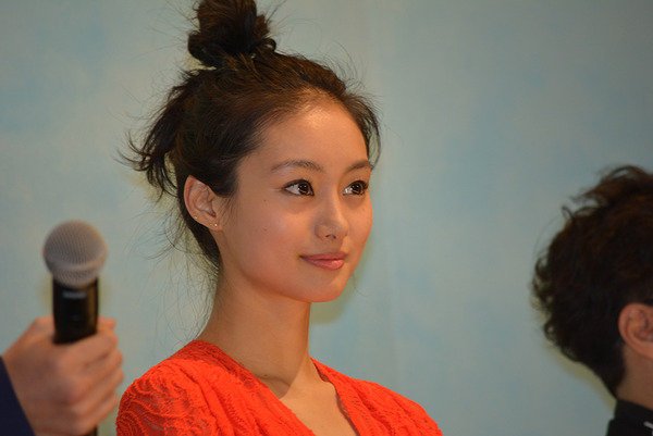 忽那汐里『キセキ ーあの日のソビトー』完成披露舞台あいさつ