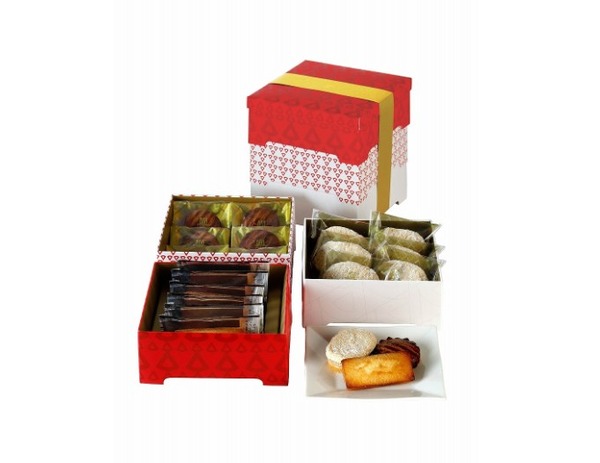 「アンリ・シャルパンティエ」2017年新春スイーツ　「アーモンド・ガトー・アソート」（3,240円、フィナンシェ6個、ポケット・デ・ロワ6個、アーモンド・ハグ6個）