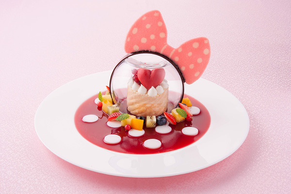 ミニーマウスのカチューシャをイメージしたスペシャルデザート「ドリーマーズ・ラウンジ」