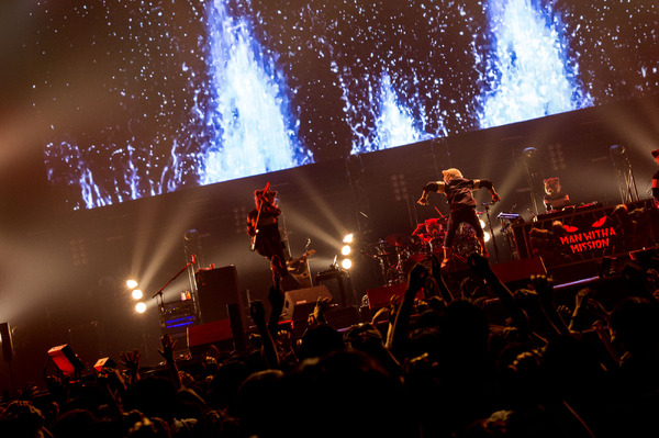 「MAN WITH A MISSION」photo by Daisuke Sakai（FYD inc.）