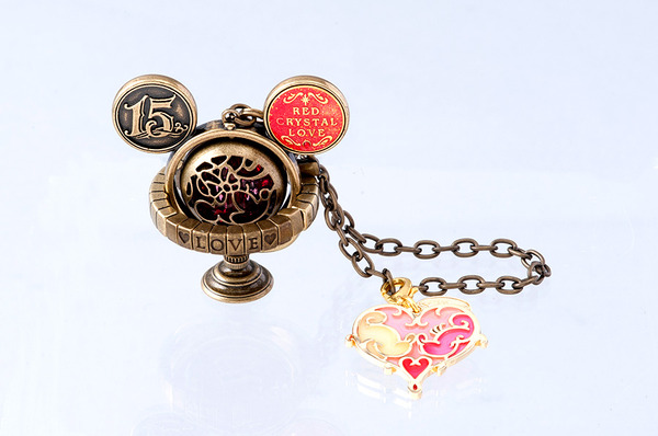 「東京ディズニーシー15周年“ザ・イヤー・オブ・ウィッシュ”ウィッシュ・オーナメント限定チャーム」（￥500）