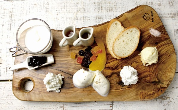 「CHEESE CRAFT WORKS ダイバーシティ東京プラザ」5種のフレッシュチーズ盛り