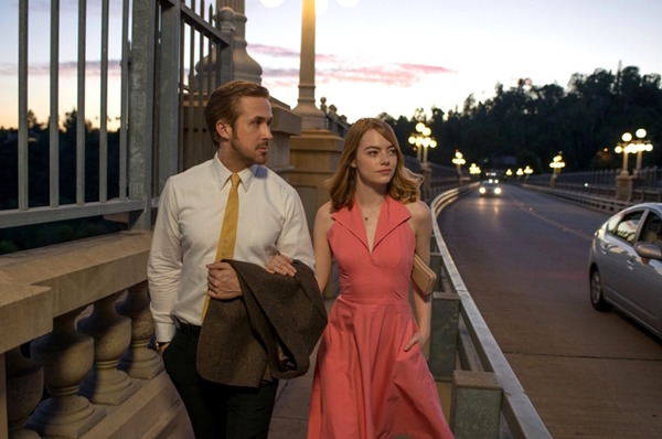 『ラ・ラ・ランド』場面写真C　（C）2017 Summit Entertainment, LLC. All Rights Reserved.Photo credit:  EW0001: Sebastian (Ryan Gosling) and Mia (Emma Stone) in LA LA LAND.Photo courtesy of Lionsgate.