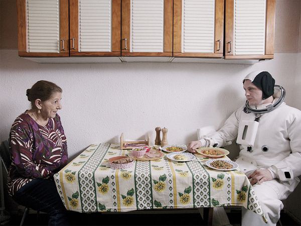 『アスファルト』（C）2015 La Camera Deluxe - Maje Productions - Single Man Productions - Jack Stern Productions - Emotions Films UK - Movie Pictures - Film Factory