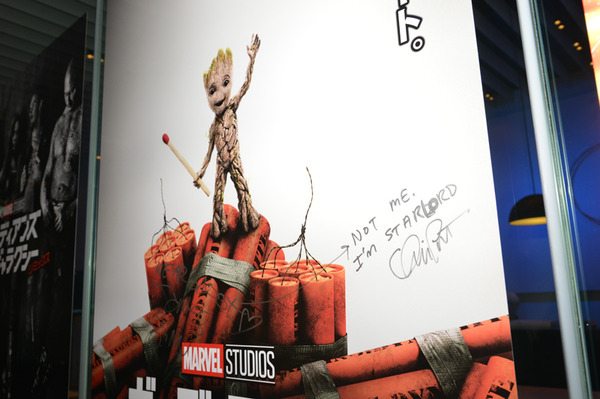 クリス・プラット＆ジェームズ・ガン監督マーベル展訪問(C) Marvel Studios 2017