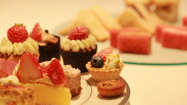 まるでいちごの舞踏会!? 「ホテルニューオータニ大阪」で30種類のいちごスイーツを堪能