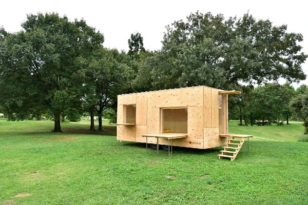 建築家・隈研吾氏とアウトドアブランドSnow Peak のコラボレーションにより生まれた木のモバイルハウス「住箱-JYUBAKO-」