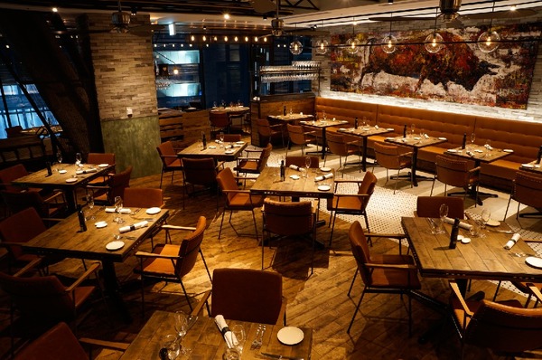 「Salt grill & tapas bar by Luke Mangan（ソルトグリル アンド タパスバー バイ ルーク・マンガン）」ダイニング