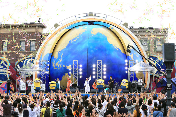 ユニバーサル・スタジオ・ジャパンにて「DREAMS COME TRUE」が、パーク内でライヴ