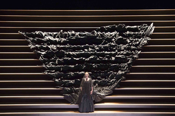 「カルメン」Barrie Kosky's production of Carmen （c）2016 M. Ritterhaus via Oper Frankfurt