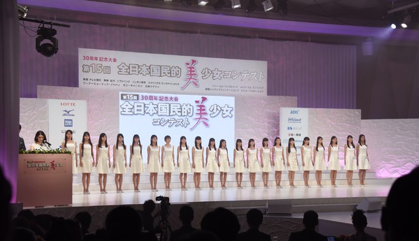 審査の様子／第15回全日本国民的美少女コンテスト
