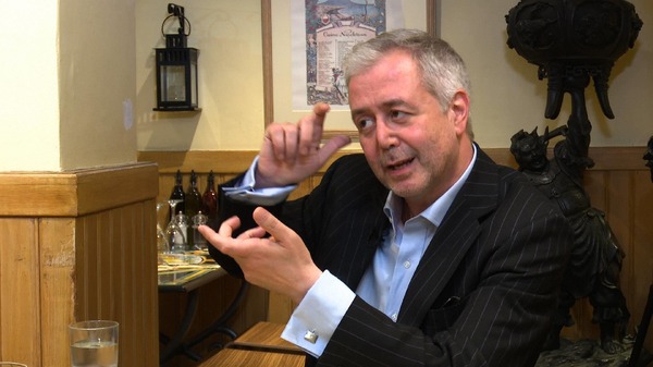 「衝撃の死から20年　新証言！悲劇のプリンセス・ダイアナ最後の1日 ～追跡！20年目の謎と真相、愛と哀しみの半生～」ダイアナ元妃とドディのキス写真をスクープしたパパラッチジェイソン・フレイザー（C）フジテレビ