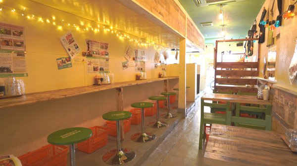 圧巻のチキンタワー！ いくらでも食べられる”ふわサク”湘南発チキン