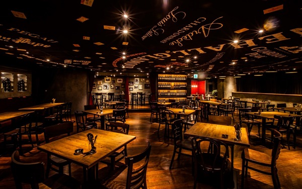 PIZZA＆WINE「WINEHALL GLAMOUR SHINJUKU」（ピッツァ＆ワイン ワインホールグラマー新宿）　店舗内観