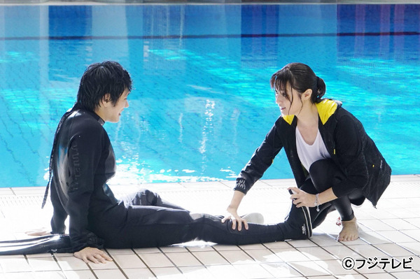 「隣の家族は青く見える」第1話-(C)フジテレビ