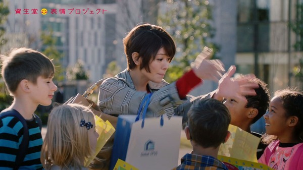 資生堂 表情劇場「英語はできないがノリで乗り切る表情」