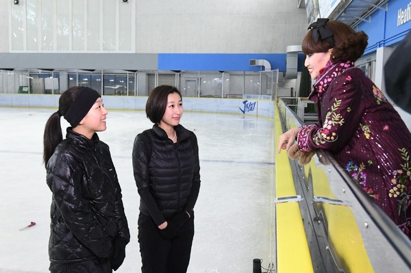 「徹子の部屋」スケートリンクで練習中の浅田真央、舞姉妹を訪ねる黒柳徹子