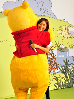 『くまのプーさん』公開記念イベントにて、相武紗季が“癒しの大使”に就任