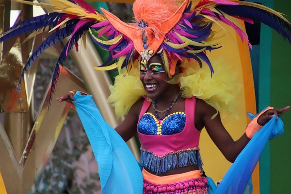 “こわかわハロウィーン”の昼のメインプログラム、「フェスタ・デ・パレード」☆