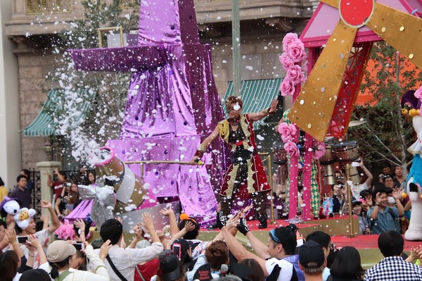 “こわかわハロウィーン”の昼のメインプログラム、「フェスタ・デ・パレード」☆