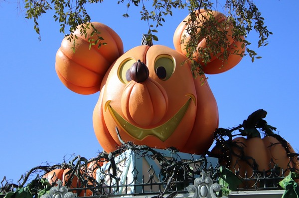 毎年恒例の秋のイベント「ハロウィーン・タイム」☆ As to Disney artwork, logos and properties： (C) Disney