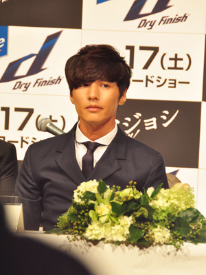 『アジョシ』来日会見