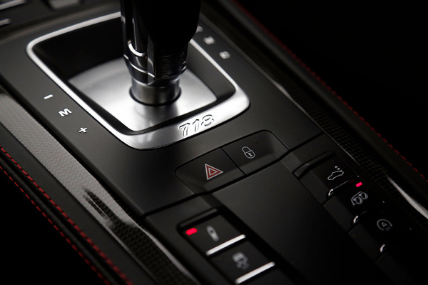 “非日常への扉”を開く…、ポルシェのスタイルに魅せられて