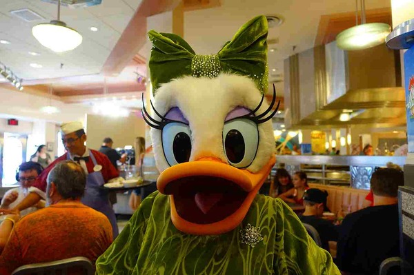 協力：ディズニー・ディスティネーション・インターナショナル As to Disney artwork, logos and properties： (C) Disney