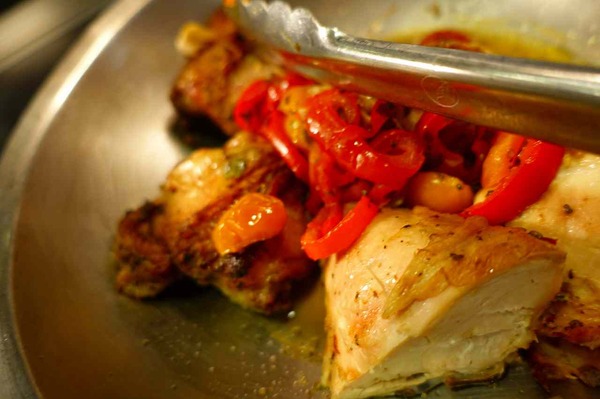 協力：ディズニー・ディスティネーション・インターナショナル As to Disney artwork, logos and properties： (C) Disney