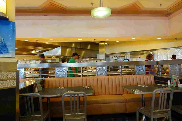 協力：ディズニー・ディスティネーション・インターナショナル As to Disney artwork, logos and properties： (C) Disney