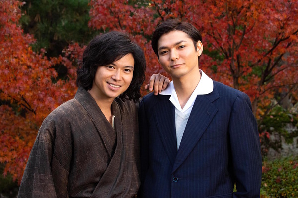 加藤シゲアキ＆薮宏太／スペシャルドラマ「犬神家の一族」（C）フジテレビ