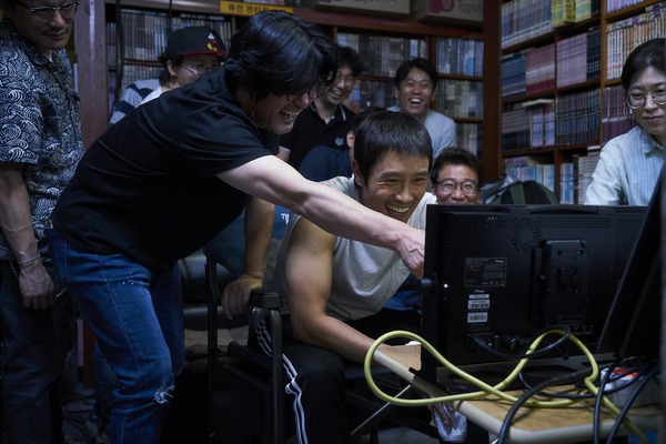 イ・ビョンホンのメイキング『それだけが、僕の世界』(c) 2018 CJ E&M CORPORATION, JK Film ALL RIGHTS RESERVED