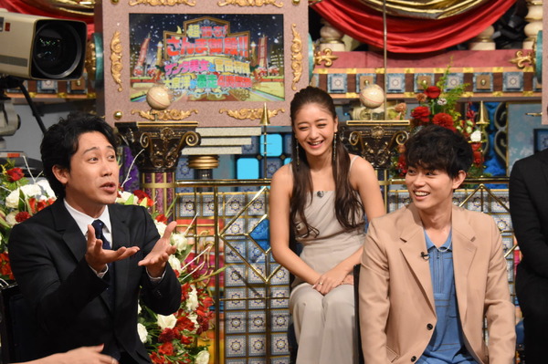 「超踊る！さんま御殿!!サンタ美女と菅田将暉、大泉洋が暴走4時間祭」(C)NTV