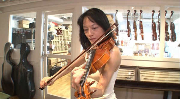 「人生が変わる１分間の深イイ話」 (C) NTV