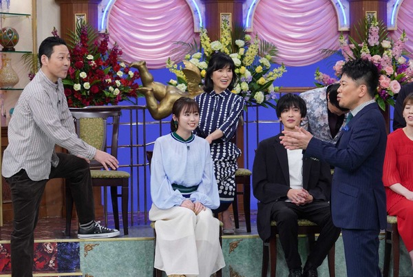 「行列のできる法律相談所」 (C) NTV