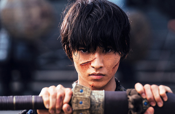 『映画 キングダム 写真集 -THE MAKING-』(C)原泰久／集英社　(C)2019 映画「キングダム」製作委員会