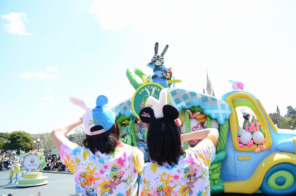 現在公演中のパレード「うさたま大脱走！」☆(C) Disney