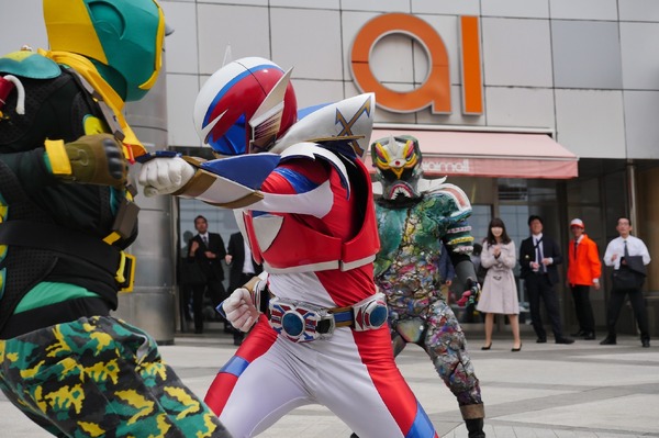 「世にも奇妙な物語 ’19雨の特別編」永遠のヒーロー　（C）フジテレビ